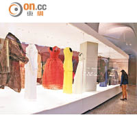 博物館內有大量瑞士出品的服裝介紹，當中不乏著名設計師的出品。