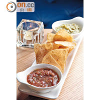 Guacamole and Chips $60<br>用牛油果及洋葱調成的Guacamole是一種墨西哥風味醬汁，蘸點玉米片味道清新，至於另一款與辣椒仔拌勻的番茄醬則帶來香辣滋味。
