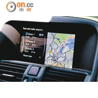 車上的GPS導航備有藍、紅和綠、共3條路線可以選擇。