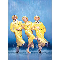 3位主角穿起經典黃色雨衣合唱《Good Morning》，你又記得嗎？