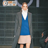 Tailored coat令造型增加層次感，帶出簡約美學。