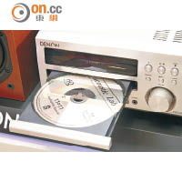 兼播CD及以WMA/MP3格式燒錄的CD-R/RW音樂碟。