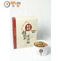 程班長紅燒半筋半肉麵 $59<br>牛肉爆香加米酒和秘製豆瓣醬煮過，湯底則以牛骨、牛肉等熬6至8小時而成，簡單煮熟便可吃，湯濃肉嫩。<br>攤位編號：1A~E32、E34