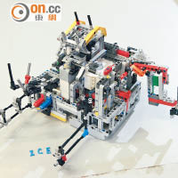 「ICE」在比賽中用LEGO砌的機械人。