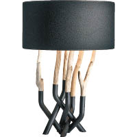 Lamp Outline<br>不規則的漂流木包上黑色漆鋼，簡單又高貴。