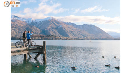 到過新西蘭的人無不贊同在這國度，自駕和踩單車都是享受，如踩經Wanaka這湖畔小鎮，便久久不願離開。