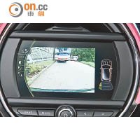 配備後泊鏡頭（Rear-View Camera），令倒車時更安全。