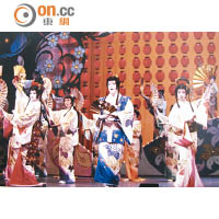 寶塚歌劇團也曾來港演出，圖為當年舞台劇照。