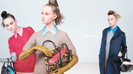 PRADA秋冬季全新焦點作大玩Inside Bag袋中袋的設計概念。