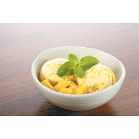 泰式自製杧果雪糕<br>採用清甜多汁的泰國水仙杧，以Mango Tree曼谷總店之秘方製成雪糕，味道特別濃郁，另備荔枝或椰子口味選擇。