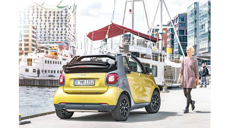 全新smart fortwo cabrio外形獨特，將於本月法蘭克福車展中亮相。