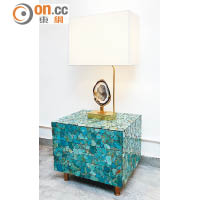 Turquoise Bedside<br>方形床頭櫃，分3層，以黃銅配襯綠松石打造，效果出奇相配。