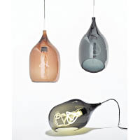 Vessel<br>Plumen 001配上手吹玻璃燈罩，形態多變，折射出不同的光線效果。