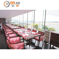 中菜廳可以望到南中國海景色，而且完全無其他建築物阻擋靚景，賞月一流！