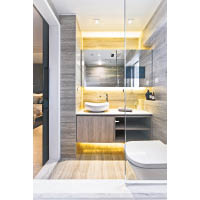 浴室用上石紋線條物料，明亮簡潔，不失高檔氣派。