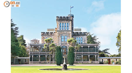 Larnach Castle早於1887年已經建成，由當地極有影響力的政治和企業家William Larnach擁有。