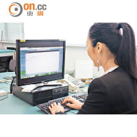 秘書工作已電腦化，例如以電腦自動化處理文件，有助提升工作效率。