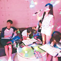 唱K-Pop有助了解韓語文法及日常用語，亦是留學生最愛的休閒活動之一。