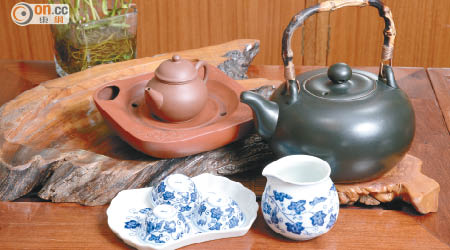 細味茶的芳醇，再加上可觀賞精巧的茶具，真是品味人生一樂也！