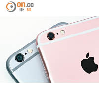  iPhone 6s（右）比起iPhone 6（左），換上1,200萬像素鏡頭及True Tone閃燈。