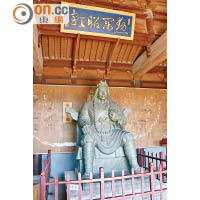 武松廟內的武松像，傳說中造型跟近代版大有不同。