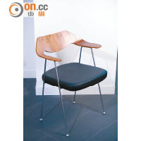 Robbin Day Chair<br>屬於品牌的經典坐椅設計。$3,366