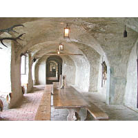 舊堡歷史悠久，從它可窺見歐洲中世紀建築風情。