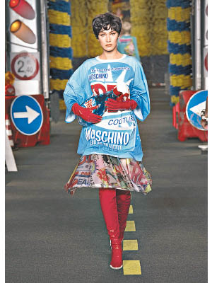 鬼才Jeremy Scott以洗車場為MOSCHINO 2016春夏系列的創作靈感。