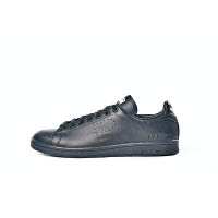 adidas by Raf Simons<br>黑色波鞋 $3,100