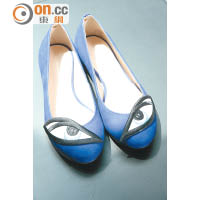 Angrycat藍色貓眼圖案平底鞋 $2,100
