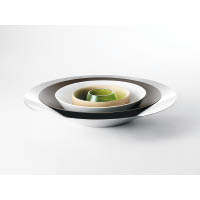 Set of Bowls<br>由５個各具功能的「碗」組成，如鋁製果盤可以有效地保持水果溫度。