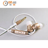 跟機附送QuadBeat 3耳機，由AKG調音，音色絕對有保證。