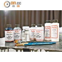 Leather Paint（上色用顏料）、Acetone（去除皮革本身附有的Finisher）、2-Thin（稀釋顏料）<br>、Duller（令顏料呈現啞色）、Finisher（加強防水及防脫色效果）。