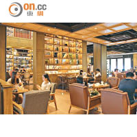 佔地3,500平方米的廈門Hollys Coffee是該品牌現時亞洲最大的咖啡店。