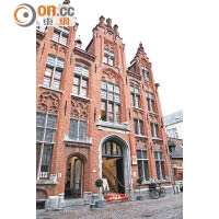 新開幕的Bruges Beer Museum，就在Markt廣場轉角處。