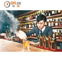 酒吧首席調酒師Tico Li會以威士忌調製不同的Cocktail，對新手入門的人而言是不錯的選擇。