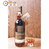 GlenDronach 1990 Vintage $640 此酒的甜度高，入口帶有黑朱古力及香料味，更帶有濃郁的煙熏味，層次豐富。