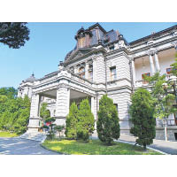 被列為中華民國國定古蹟的台北賓館，每逢特定日子及雙月份的第一個周日會對外開放。