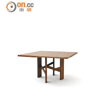 Academic Table<br>由橡木製成的餐枱，枱面薄身，刻有深邃的木紋，最大亮點是枱腳縱橫交錯，呈現幾何美。$29,230/張