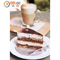 Cafe設有自家烘焙坊，其中Tiramisu蛋糕是人氣之選，90 Baht（約HK$19）。
