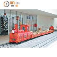 小火車看似微型，實情大人都坐得，應該不會超載，每次￥300（約HK$19）。