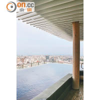 位於19樓的露天風呂，住客可免費享用，非住客入浴價錢每位為¥1,500（約HK$94）。