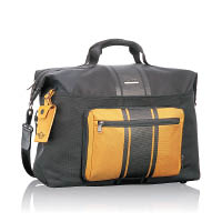 Travel Duffel Removable Backpack手提肩袋<br>手挽和斜孭都得，需要時可將外袋拆下分開使用，設計極具靈活性，夠晒方便。<br>售價：$3,790