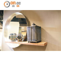 Wish Board Mirror<br>由Paolo Cattelan設計，當中用作擺放飾物的木條，可因應用家需要安放於圓鏡之內。$19,640