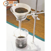 王牌產品是由漏斗、燒瓶、鐵架組成的咖啡儀。￥7,000（約HK$442）。