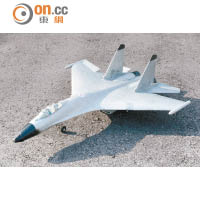 Su-27戰機又稱為蘇27，70年代用於對抗美軍F-15戰機；模型以發泡膠製作，千元有交易。