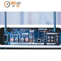可利用Pre Out插口外駁超低音喇叭，或經光纖、同軸或RCA插口接駁傳統音響。