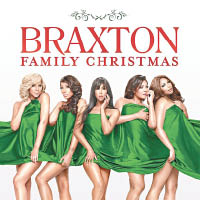 音色測試<br>試播《Braxton Family Christmas》專輯，音箱於皮革包圍下，一般喇叭常見的諧振問題一掃而空，女聲高音通透，將30kHz分析力完全發揮出來，背景低音樂器聲亦厚實有力。