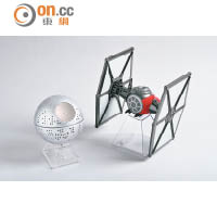 Death Star（左）及TIE Fighter（右）<br>售價：$1,680/各（b）