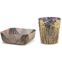 MOA<br>將整塊纖維織品用獨特的方法拉製成籃子，同樣防水耐用。